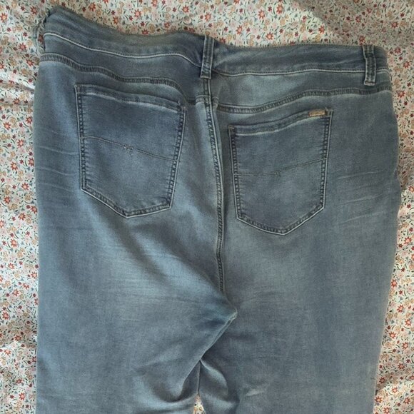 Melissa McCarthy Seven7 Light Wash Girlfriend Jeans - Picture 7 of 7